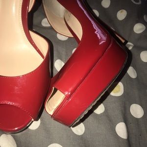 Vince Camuto red pump SZ 8